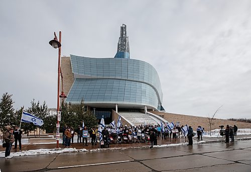 JOHN WOODS / WINNIPEG FREE PRESS
Israel supporters gather at the Canadian  Museum for Human Rights in Winnipeg Sunday, October  29, 2023. 

Reporter: searle