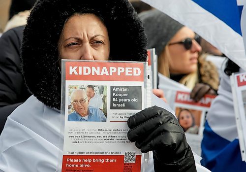 JOHN WOODS / WINNIPEG FREE PRESS
Israel supporters gather at the Canadian  Museum for Human Rights in Winnipeg Sunday, October  29, 2023. 

Reporter: searle