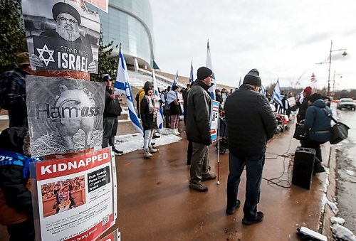 JOHN WOODS / WINNIPEG FREE PRESS
Israel supporters gather at the Canadian  Museum for Human Rights in Winnipeg Sunday, October  29, 2023. 

Reporter: searle