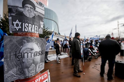 JOHN WOODS / WINNIPEG FREE PRESS
Israel supporters gather at the Canadian  Museum for Human Rights in Winnipeg Sunday, October  29, 2023. 

Reporter: searle