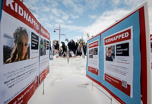 JOHN WOODS / WINNIPEG FREE PRESS
Israel supporters gather at the Canadian  Museum for Human Rights in Winnipeg Sunday, October  29, 2023. 

Reporter: searle