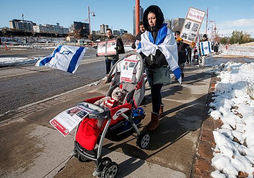 JOHN WOODS / WINNIPEG FREE PRESS
Israel supporters gather at the Canadian  Museum for Human Rights in Winnipeg Sunday, October  29, 2023. 

Reporter: searle