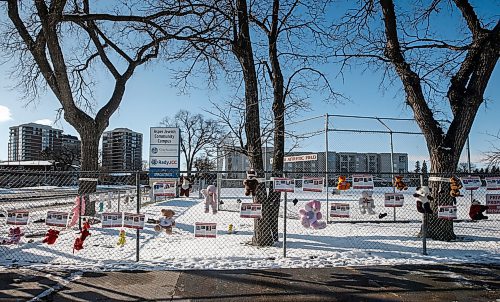 JOHN WOODS / WINNIPEG FREE PRESS
Toys and signs are hung from a fence at the Asper Jewish Community Campus in Winnipeg Sunday, October  29, 2023. 

Reporter: searle