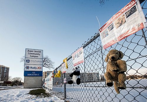 JOHN WOODS / WINNIPEG FREE PRESS
Toys and signs are hung from a fence at the Asper Jewish Community Campus in Winnipeg Sunday, October  29, 2023. 

Reporter: searle