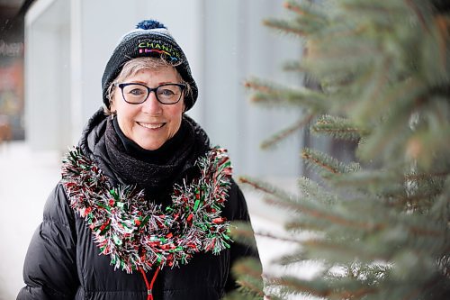 MIKE DEAL / WINNIPEG FREE PRESS
Linda Hamilton, 67, volunteers with the Winnipeg Santa Claus Parade.
See Aaron App story
231030 - Monday, October 30, 2023.