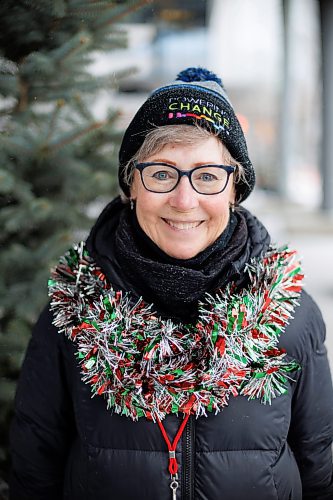 MIKE DEAL / WINNIPEG FREE PRESS
Linda Hamilton, 67, volunteers with the Winnipeg Santa Claus Parade.
See Aaron App story
231030 - Monday, October 30, 2023.