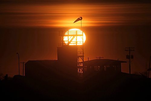 The sun rises over the original burn structure for the Manitoba Emergency Services College at the Brandon Municipal Airport on a cold Tuesday morning. (Matt Goerzen/The Brandon Sun)