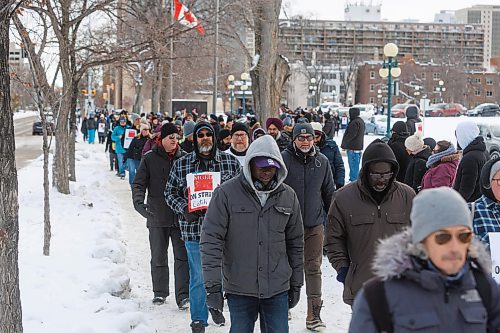 MIKE DEAL / WINNIPEG FREE PRESS
A very large MGEU picket line of a few hundred people marches around the Manitoba Legislative building Tuesday morning.
231031 - Tuesday, October 31, 2023.