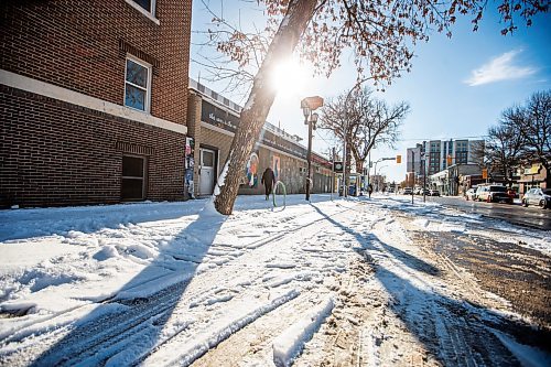 MIKAELA MACKENZIE / WINNIPEG FREE PRESS

Snow blankets the cycling lane on Sherbrook Street on Tuesday, Oct. 31, 2023. For Kevin story.
Winnipeg Free Press 2023.