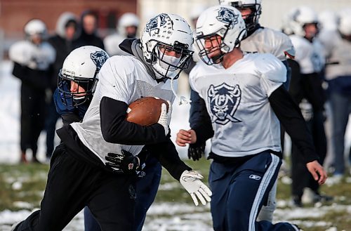 JOHN WOODS / WINNIPEG FREE PRESS
Grant Park high school Max Payne runs during practice for their playoff game in Winnipeg Tuesday, October  31, 2023. 

Reporter: josh