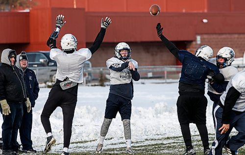 JOHN WOODS / WINNIPEG FREE PRESS
Grant Park high school practices for their playoff game in Winnipeg Tuesday, October  31, 2023. 

Reporter: josh