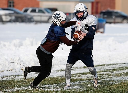 JOHN WOODS / WINNIPEG FREE PRESS
Grant Park high school practices for their playoff game in Winnipeg Tuesday, October  31, 2023. 

Reporter: josh