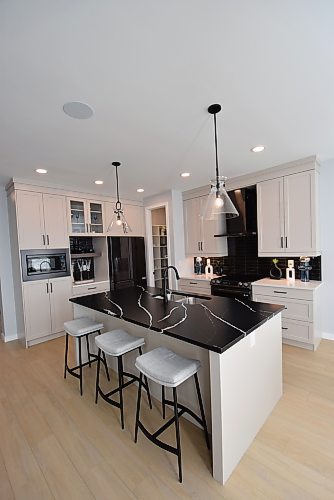 Todd Lewys / Winnipeg Free Press
An eight-foot island and matte black quartz countertop serves as the kitchen's anchor point.
