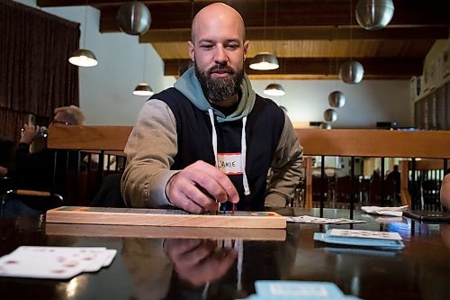 BROOK JONES / WINNIPEG FREE PRESS
Winnipegger Lyndon Demers hosts Lyndon's Cribbage Nights every second Wednesday from 6:30 to 9 p.m. on the second floor of Heather Curling Club at 120 Youville Street. As many as 20 enthusiatic cribbage players gather for the cribbage nights, rotating opponents as the evening goes along. Pictured: St. Laurent resident Jamie Goodfellow moving a peg on a crib board, while playing cribbage at the Heather Curling Club in Winnipeg, Man., Wednesday, Oct. 25, 2023.