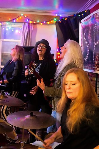 MIKAELA MACKENZIE / WINNIPEG FREE PRESS

Tracy Young-Dodds (centre) rehearses with her all-female rock band, She, on Wednesday, Nov. 1, 2023. For Dave Sanderson story.
Winnipeg Free Press 2023.