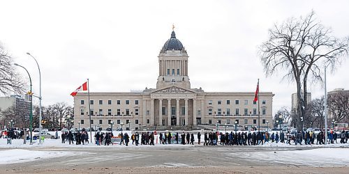 MIKE DEAL / WINNIPEG FREE PRESS
A very large MGEU picket line of a few hundred people marches around the Manitoba Legislative building Tuesday morning.
231031 - Tuesday, October 31, 2023.