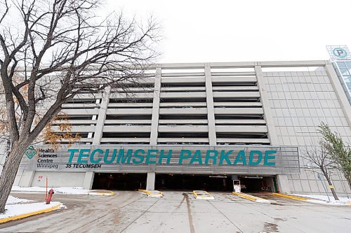 MIKE DEAL / WINNIPEG FREE PRESS
The Tecumseh parkade at 36 Tecumseh Street.
For a story on parkade safety at the Health Sciences Centre.
See Tyler Searle story
231102 - Thursday, November 02, 2023.