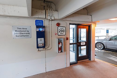MIKE DEAL / WINNIPEG FREE PRESS
Emergency panic buttons are on each level of the parkade at 95 Tecumseh Street.
For a story on parkade safety at the Health Sciences Centre.
See Tyler Searle story
231102 - Thursday, November 02, 2023.
