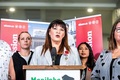 MIKAELA MACKENZIE / WINNIPEG FREE PRESS

Housing, Addictions and Homelessness Minister Bernadette Smith speaks at a re-announcement of funding for expanded (daytime) shelter hours during a press conference at Siloam Mission on Thursday, Nov. 2, 2023. For Katie May story.
Winnipeg Free Press 2023.