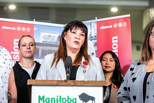 MIKAELA MACKENZIE / WINNIPEG FREE PRESS

Housing, Addictions and Homelessness Minister Bernadette Smith speaks at a re-announcement of funding for expanded (daytime) shelter hours during a press conference at Siloam Mission on Thursday, Nov. 2, 2023. For Katie May story.
Winnipeg Free Press 2023.