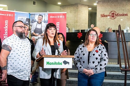 MIKAELA MACKENZIE / WINNIPEG FREE PRESS

Housing, Addictions and Homelessness Minister Bernadette Smith speaks at a re-announcement of funding for expanded (daytime) shelter hours during a press conference at Siloam Mission on Thursday, Nov. 2, 2023. For Katie May story.
Winnipeg Free Press 2023.