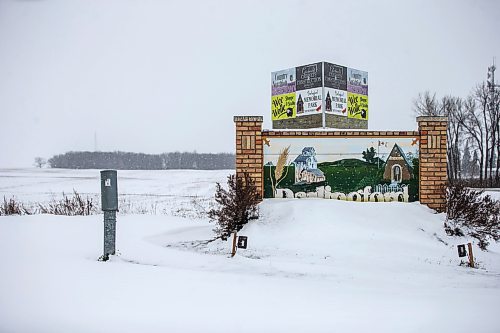 MIKAELA MACKENZIE / WINNIPEG FREE PRESS

The town sign for Darlingford, Manitoba on Monday, Oct. 30, 2023. For Jen story.
Winnipeg Free Press 2023.