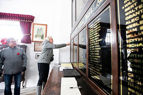 MIKAELA MACKENZIE / WINNIPEG FREE PRESS

Myra Amy-McElroy points out her relatives&#x560;names in the war memorial building in Darlingford, Manitoba on Monday, Oct. 30, 2023. For Jen story.
Winnipeg Free Press 2023.