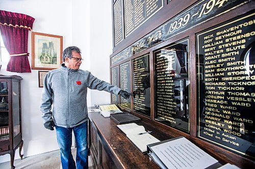 MIKAELA MACKENZIE / WINNIPEG FREE PRESS

Brian McElroy points out his relatives&#x560;names in the war memorial building in Darlingford, Manitoba on Monday, Oct. 30, 2023. For Jen story.
Winnipeg Free Press 2023.