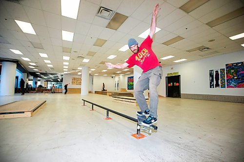 MIKAELA MACKENZIE / WINNIPEG FREE PRESS

Jared Arnason grinds the rail at Pitikwe Skatepark, which has been open since last Friday, at Portage Place on Friday, Nov. 3, 2023. Standup.
Winnipeg Free Press 2023.