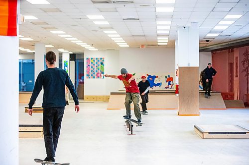 MIKAELA MACKENZIE / WINNIPEG FREE PRESS

Jared Arnason grinds the rail at Pitikwe Skatepark, which has been open since last Friday, at Portage Place on Friday, Nov. 3, 2023. Standup.
Winnipeg Free Press 2023.