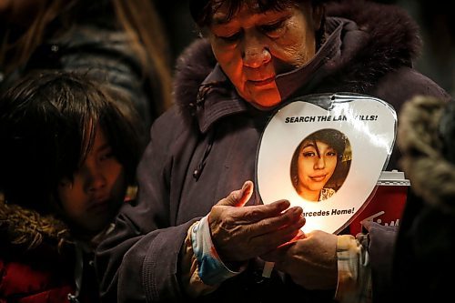 JOHN WOODS / WINNIPEG FREE PRESS
Friends and family joined Donna Bartlett, grandmother of Marcedes Myran, outside the law courts  in Winnipeg Sunday, November 5, 2023. Pre-trial motions for the Skibicki trial will be heard starting Wednesday.


Reporter: tyler