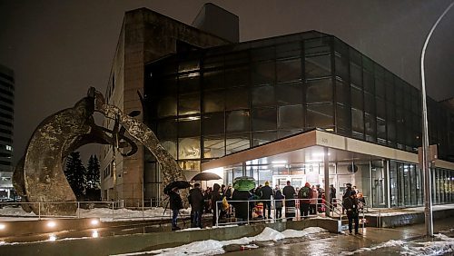 JOHN WOODS / WINNIPEG FREE PRESS
Friends and family of Marcedes Myran gather outside the law courts  in Winnipeg Sunday, November 5, 2023. Pre-trial motions for the Skibicki trial will be heard starting Wednesday.


Reporter: tyler