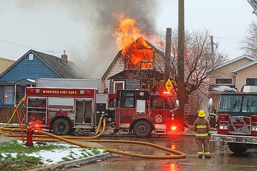 MIKE DEAL / WINNIPEG FREE PRESS
Winnipeg Fire Paramedic Service crews at a house fire at 1070 Selkirk Avenue Monday morning. 
231106 - Monday, November 6, 2023
