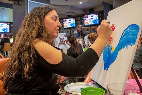 BROOK JONES / WINNIPEG FREE PRESS
Carolina Vella and her husband Silvio host Paint A Picture Parties at various locations across Manitoba. Pictured: Carolina painting a picture of a rooster while leading a Paint Your Pet party at The Riverside Tap and Table in Winnipeg, Man., Sunday, Nov. 5, 2023. The event featured 13 participants, including Carolina and Silvio's daughter five-year-old Paula.