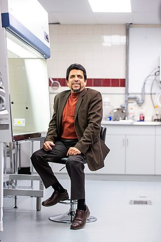 MIKAELA MACKENZIE / WINNIPEG FREE PRESS

Manas Banerjee, owner and chief scientist of XiteBio Technologies Inc, in his lab on Tuesday, Nov. 7, 2023. One of his new fertilizer enhancer products has just been approved by regulators for application on vegetable seeds. For Martin Cash story.
Winnipeg Free Press 2023.