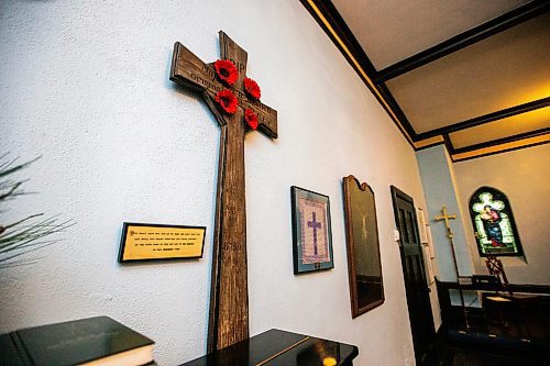 MIKAELA MACKENZIE / WINNIPEG FREE PRESS

An old wooden cross dedicated to Maj. Alexander Bawden, a Winnipeg man who had the honour of having the No. 1 regimental number for the Canadian Expeditionary Force in the First World War, in the All Saints Anglican Church's Lady Chapel. on Tuesday, Nov. 7, 2023. For Ian Stewart story.
Winnipeg Free Press 2023.
