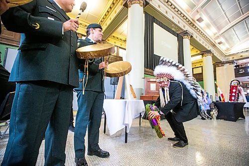 MIKAELA MACKENZIE / WINNIPEG FREE PRESS

SCO grand chief Jerry Daniels lays a wreath at the 27th Annual Indigenous Veterans&#x560;Day Ceremony at Neeginan Centre on Wednesday, Nov. 8, 2023. For Erik story.
Winnipeg Free Press 2023.