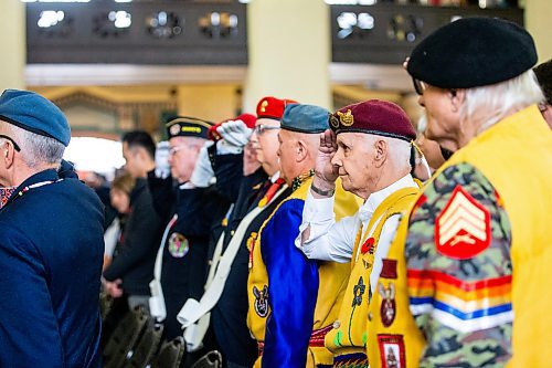 MIKAELA MACKENZIE / WINNIPEG FREE PRESS

Joseph Courchaine salutes at the 27th Annual Indigenous Veterans&#x560;Day Ceremony at Neeginan Centre on Wednesday, Nov. 8, 2023. For Erik story.
Winnipeg Free Press 2023.