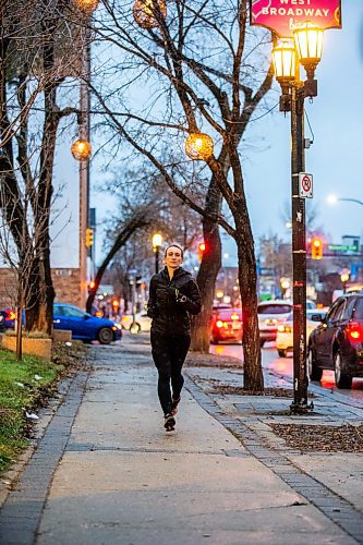 MIKAELA MACKENZIE / WINNIPEG FREE PRESS

Dr. Joss Reimer, the Winnipeg Regional Health Authority&#x2019;s chief medical officer, runs along Sherbrook Street on Wednesday, Nov. 8, 2023. She has made it public she lives with depression, and physical activity (including lots of running to work and home) is one of the ways she stays healthy. For Kevin story.
Winnipeg Free Press 2023.