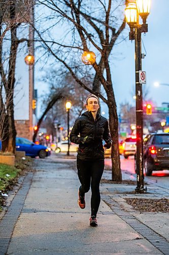 MIKAELA MACKENZIE / WINNIPEG FREE PRESS

Dr. Joss Reimer, the Winnipeg Regional Health Authority&#x2019;s chief medical officer, runs along Sherbrook Street on Wednesday, Nov. 8, 2023. She has made it public she lives with depression, and physical activity (including lots of running to work and home) is one of the ways she stays healthy. For Kevin story.
Winnipeg Free Press 2023.