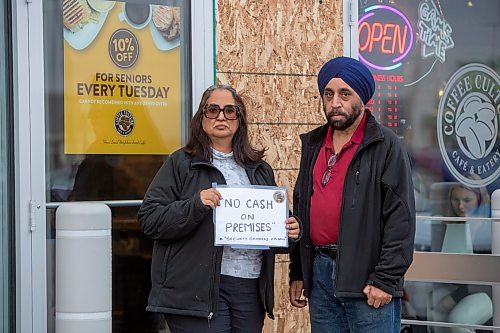 BROOK JONES / WINNIPEG FREE PRESS
The Coffee Culture Caf&#xe9; and Eatery at 2864 Pembina Highway in Winnipeg, Man., was broken into Sunday, Nov. 5, 2023. PIctured: Co-owners Sandeep Mehendiratta (left) and her husband Paramjeet Mehendiratta stand next to the doorlight which was broken at their caf&#xe9; and eatery in Winnipeg, Man., Wednesday, Nov. 8, 2023. Sandeep is holding a sign that reads &quot;No cash on premises&quot; and &quot;Security cameras &amp; alarms.&quot;