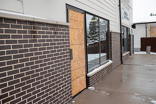 BROOK JONES / WINNIPEG FREE PRESS
204 Comics at 1549 St. Mary's Rd., in Winnipeg, Man., was broken in as one of the front doors was smashed during the night of Wednesday, Nov. 8, 2023. The comic book store was pictured Thursday, Nov. 9, 2023. A number of comic books were stolen, including a Batman Adventues No. 12 and The Amazing Spider-Man No. 194.