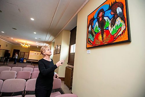 MIKAELA MACKENZIE / WINNIPEG FREE PRESS
Former speaker Myrna Driedger looks at Council of Women by Jackie Traverse (one of the pieces that stood out for her) in the collection of Indigenous art that she gathered from various offices throughout the building to display in the Golden Boy room at the Manitoba Legislative Building on Thursday, Nov. 9, 2023. For Carol story.
Winnipeg Free Press 2023.