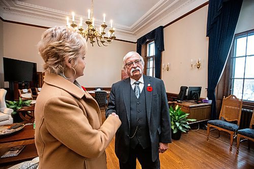 MIKAELA MACKENZIE / WINNIPEG FREE PRESS

Former speaker Myrna Driedger and new house speaker Tom Lindsey shake hands in the speaker&#x573; office at the Manitoba Legislative Building on Thursday, Nov. 9, 2023. For Carol story.
Winnipeg Free Press 2023.