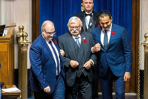 MIKAELA MACKENZIE / WINNIPEG FREE PRESS

Deputy PC leader Kelvin Goertzen (left) and premier Wab Kinew &#x4a4;rag&#x4e0;new house speaker Tom Lindsey to the chair, as per tradition, as Lindsey is acclaimed into the role in the legislative chamber on Thursday, Nov. 9, 2023. For Carol story.
Winnipeg Free Press 2023.