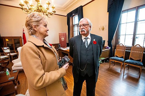 MIKAELA MACKENZIE / WINNIPEG FREE PRESS

Former speaker Myrna Driedger and new house speaker Tom Lindsey say parting words in the speaker&#x573; office at the Manitoba Legislative Building on Thursday, Nov. 9, 2023. For Carol story.
Winnipeg Free Press 2023.