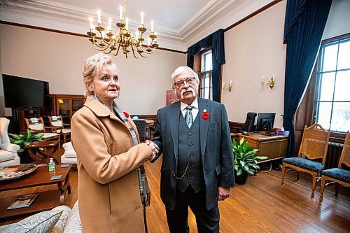 MIKAELA MACKENZIE / WINNIPEG FREE PRESS

Former speaker Myrna Driedger and new house speaker Tom Lindsey shake hands in the speaker&#x573; office at the Manitoba Legislative Building on Thursday, Nov. 9, 2023. For Carol story.
Winnipeg Free Press 2023.