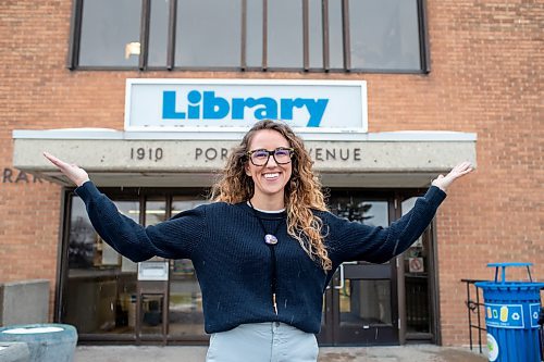 BROOK JONES / WINNIPEG FREE PRESS
St. James-Assinniboia Public Library branch head librarian Stephanie George showing her enthusiams for being a librarian as she is pictured outside of the local library in Winnipeg, Man., Tuesday, Nov. 7, 2023.