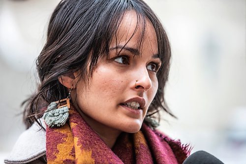 MIKAELA MACKENZIE / WINNIPEG FREE PRESS

Emily Bagot Sideen speaks to reporters outside of the law courts on Friday, Nov. 10, 2023. For Marsha police inquest story.
Winnipeg Free Press 2023.