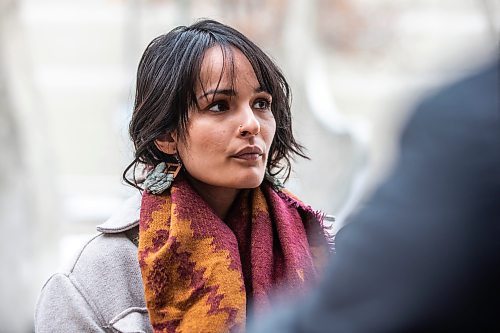 MIKAELA MACKENZIE / WINNIPEG FREE PRESS

Emily Bagot Sideen speaks to reporters outside of the law courts on Friday, Nov. 10, 2023. For Marsha police inquest story.
Winnipeg Free Press 2023.